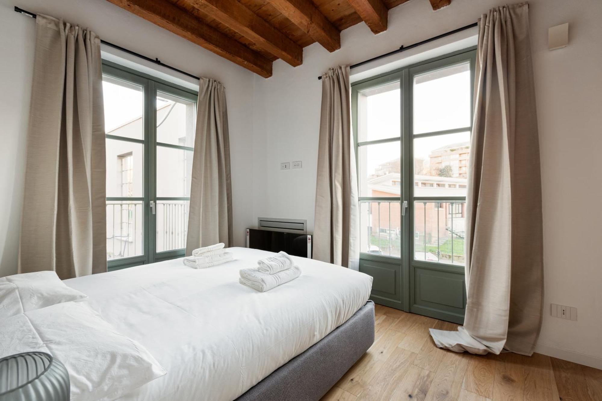 Modern Apartment In Milan With Balcony Exterior foto